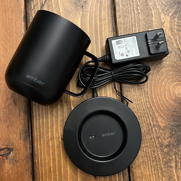 10 oz Ember heated mug and charging dock - Picture 1 of 3